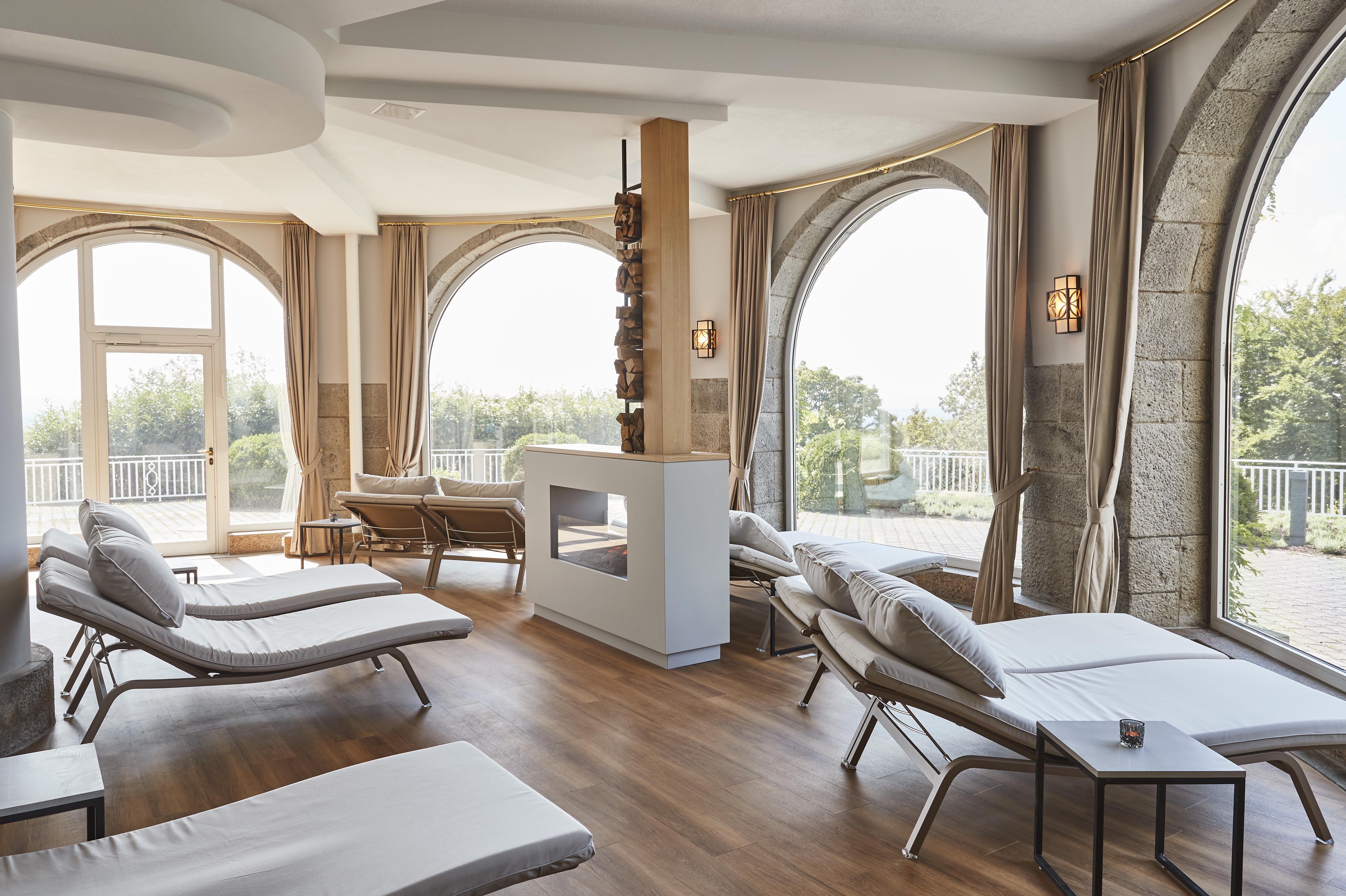 Steigenberger Icon Grandhotel & Spa Petersberg Königswinter Dış mekan fotoğraf The spa at the Hotel de la Tour