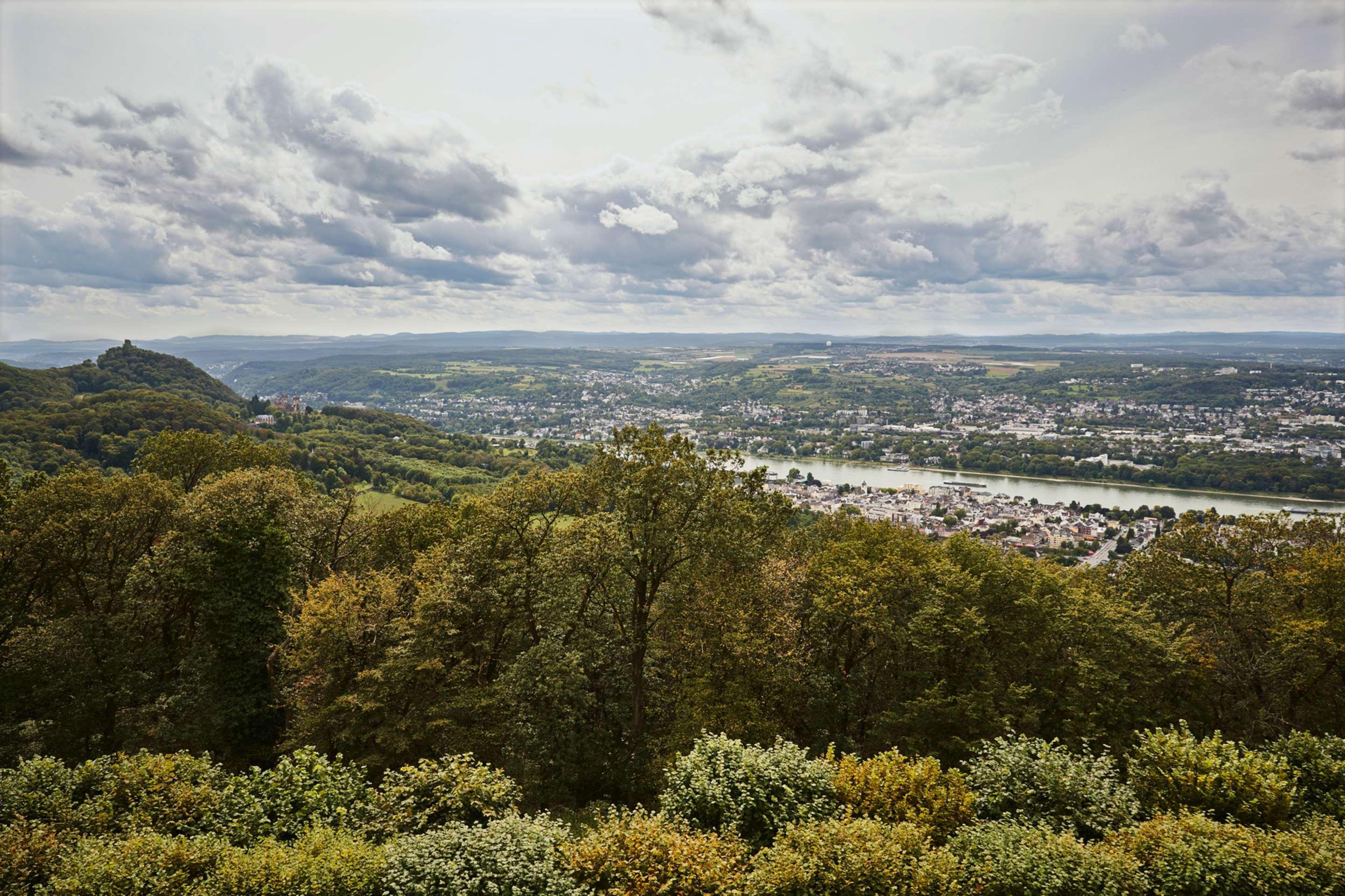 Steigenberger Icon Grandhotel & Spa Petersberg Königswinter Dış mekan fotoğraf View of the town of Andernach