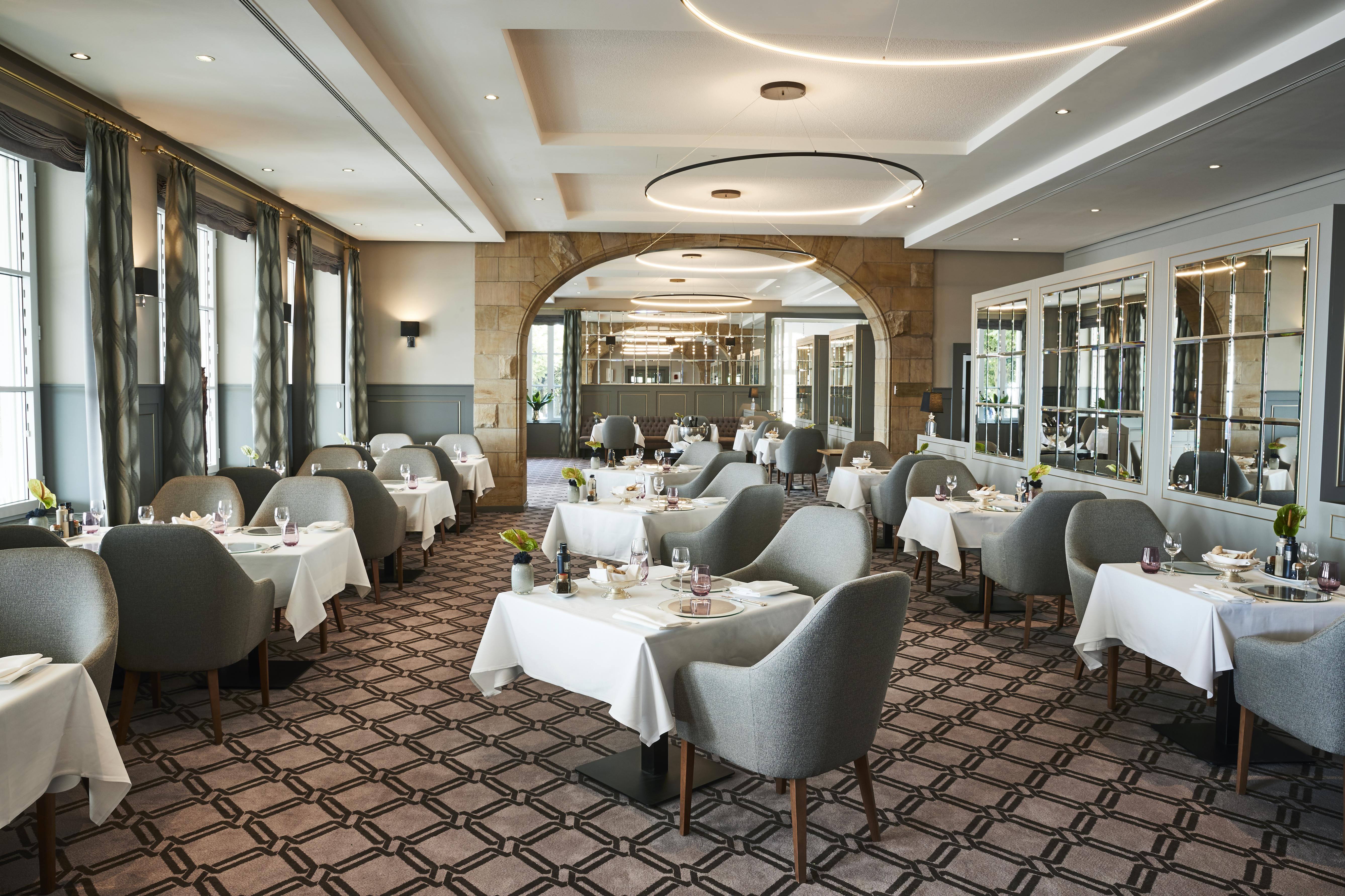 Steigenberger Icon Grandhotel & Spa Petersberg Königswinter Dış mekan fotoğraf The restaurant in 2019
