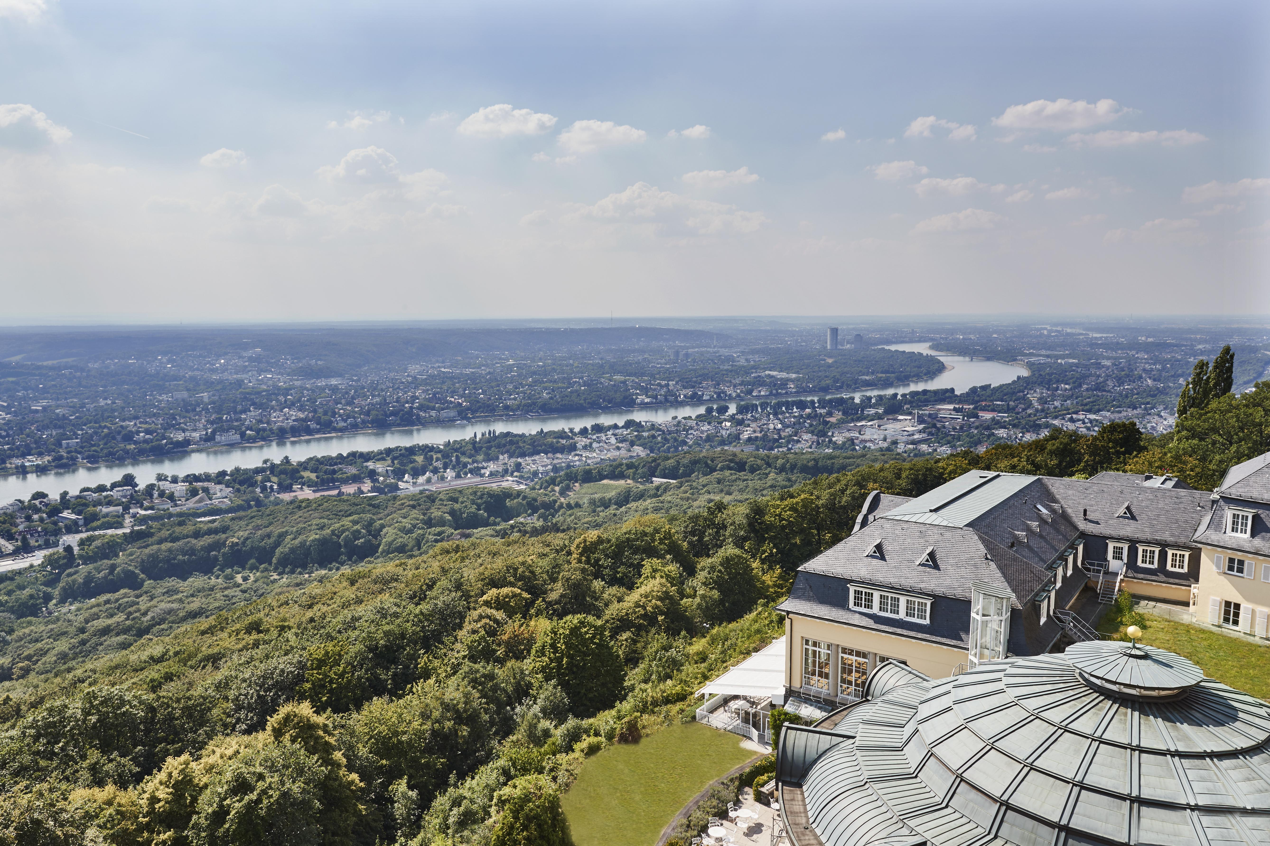 Steigenberger Icon Grandhotel & Spa Petersberg Königswinter Dış mekan fotoğraf View of the Rhine from the hotel