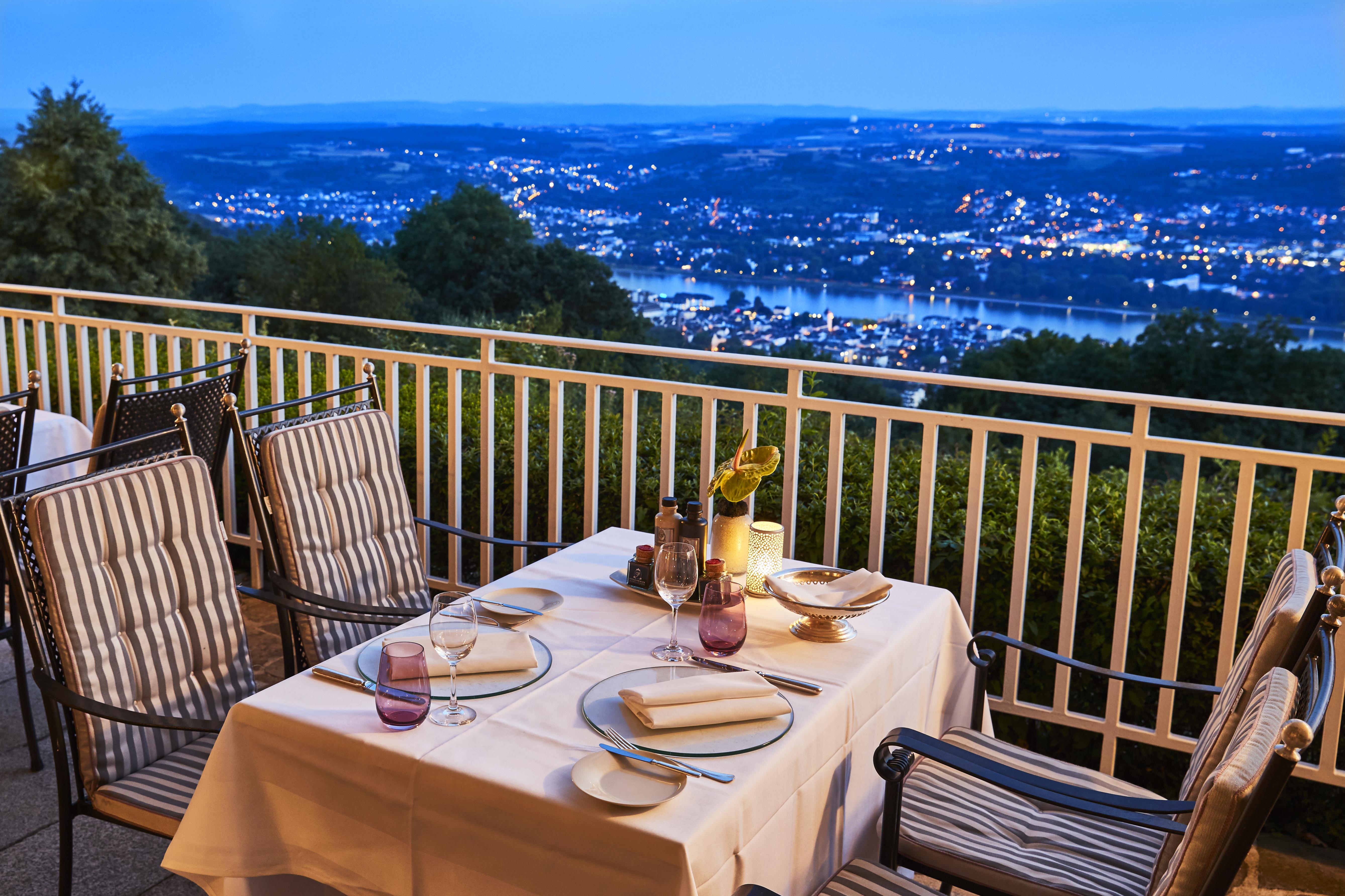 Steigenberger Icon Grandhotel & Spa Petersberg Königswinter Dış mekan fotoğraf View from the restaurant