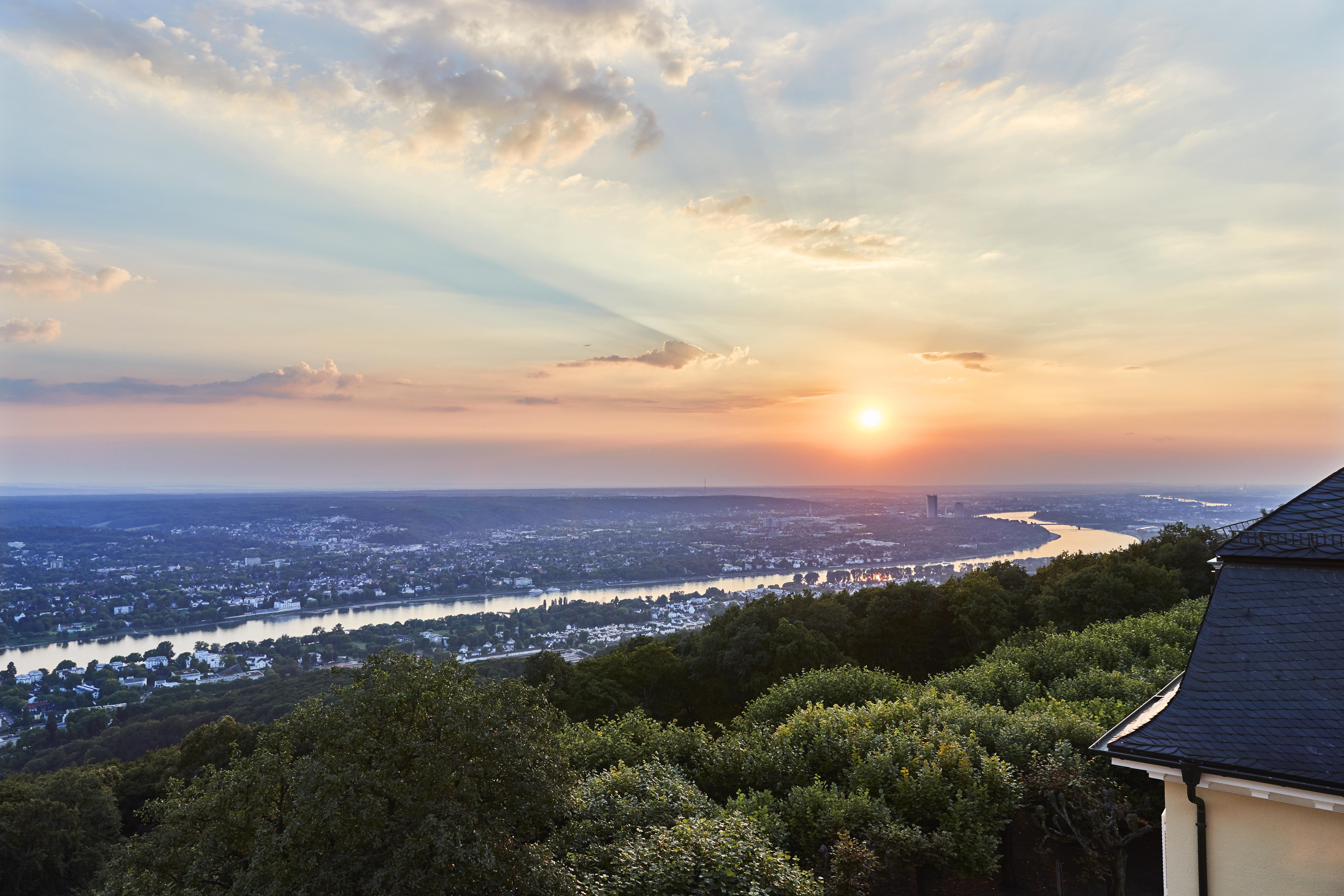 Steigenberger Icon Grandhotel & Spa Petersberg Königswinter Dış mekan fotoğraf Sunset over the San Antonio River