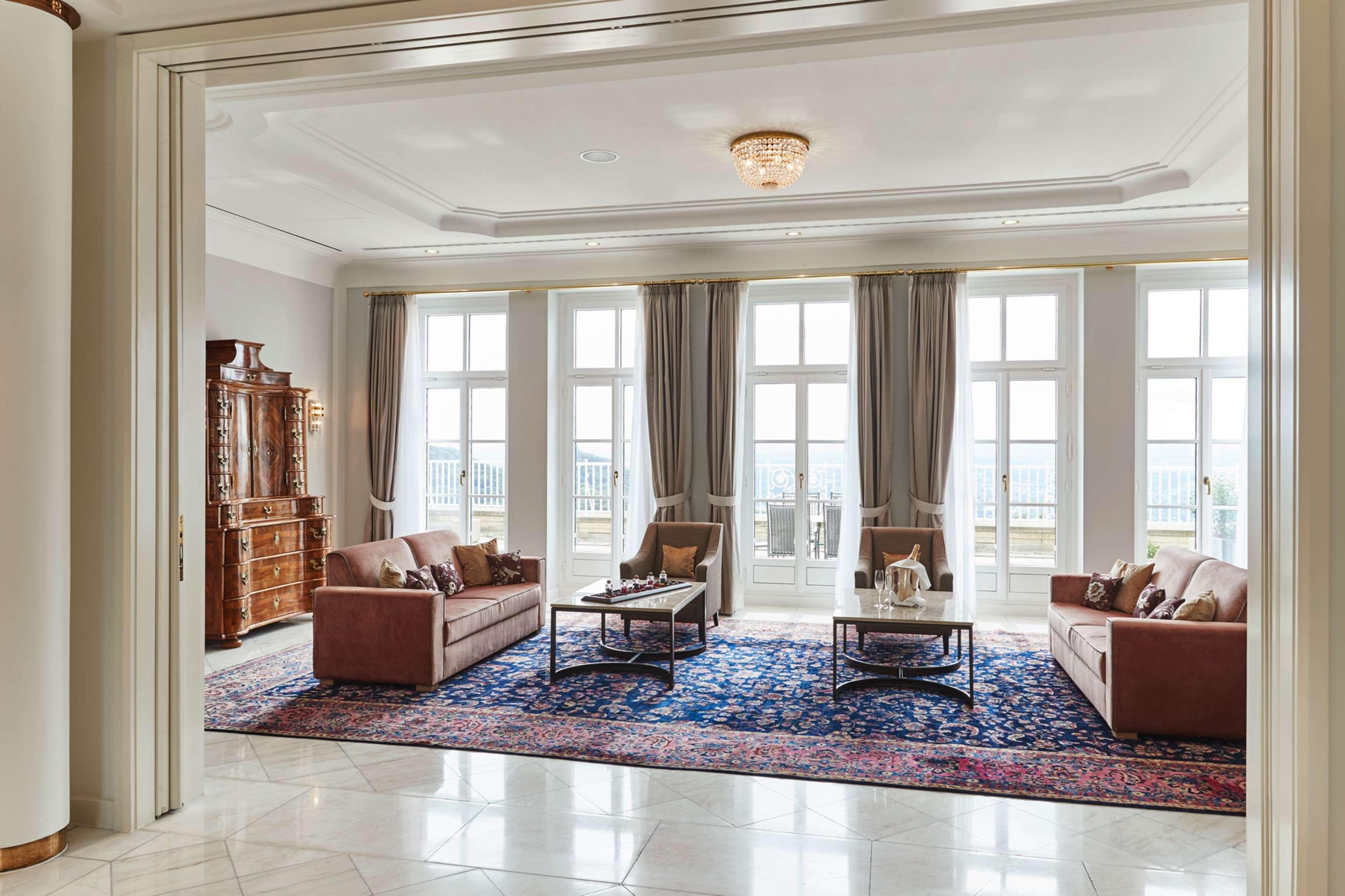 Steigenberger Icon Grandhotel & Spa Petersberg Königswinter Dış mekan fotoğraf A living room in a private house