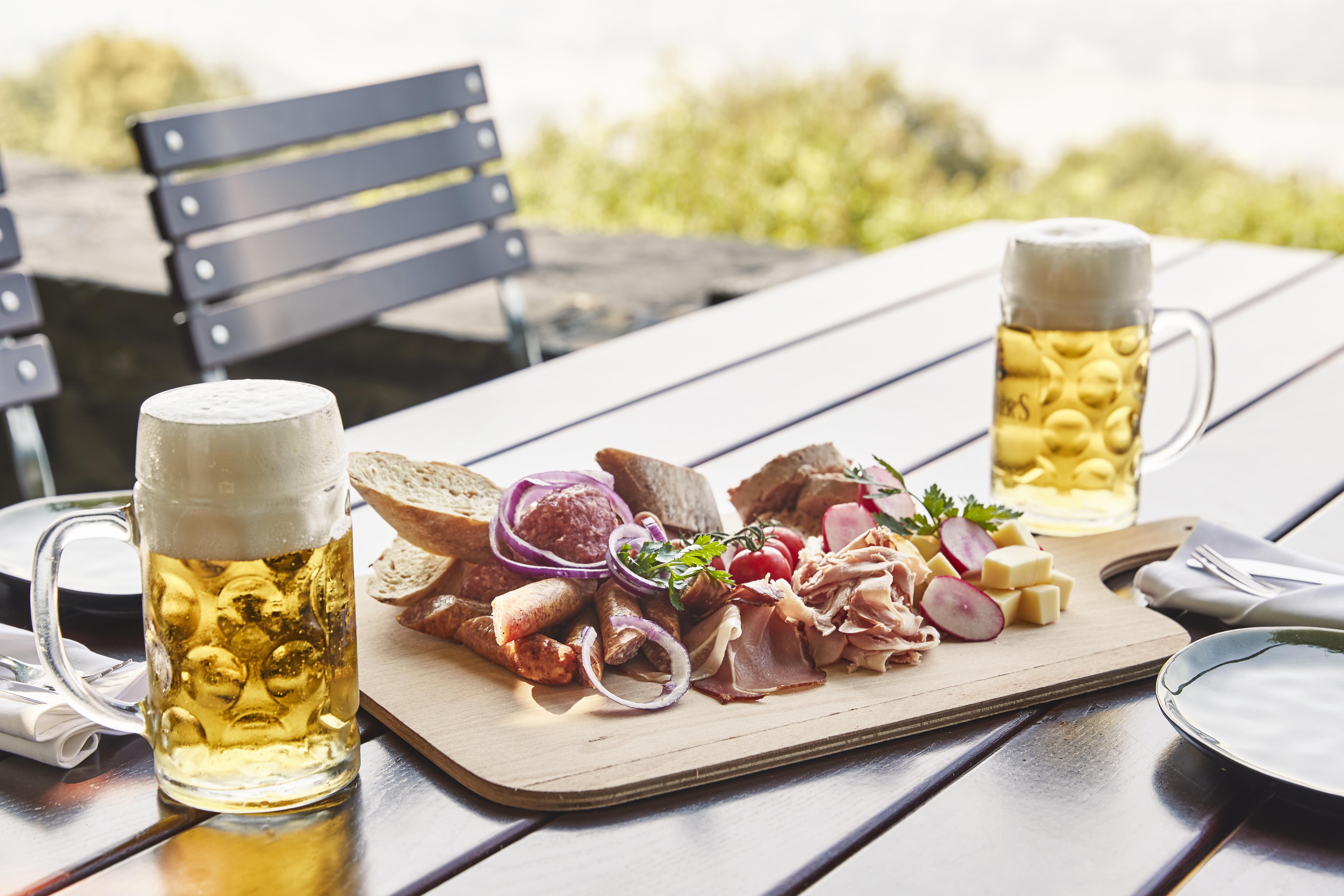 Steigenberger Icon Grandhotel & Spa Petersberg Königswinter Dış mekan fotoğraf Beer and cheese platter