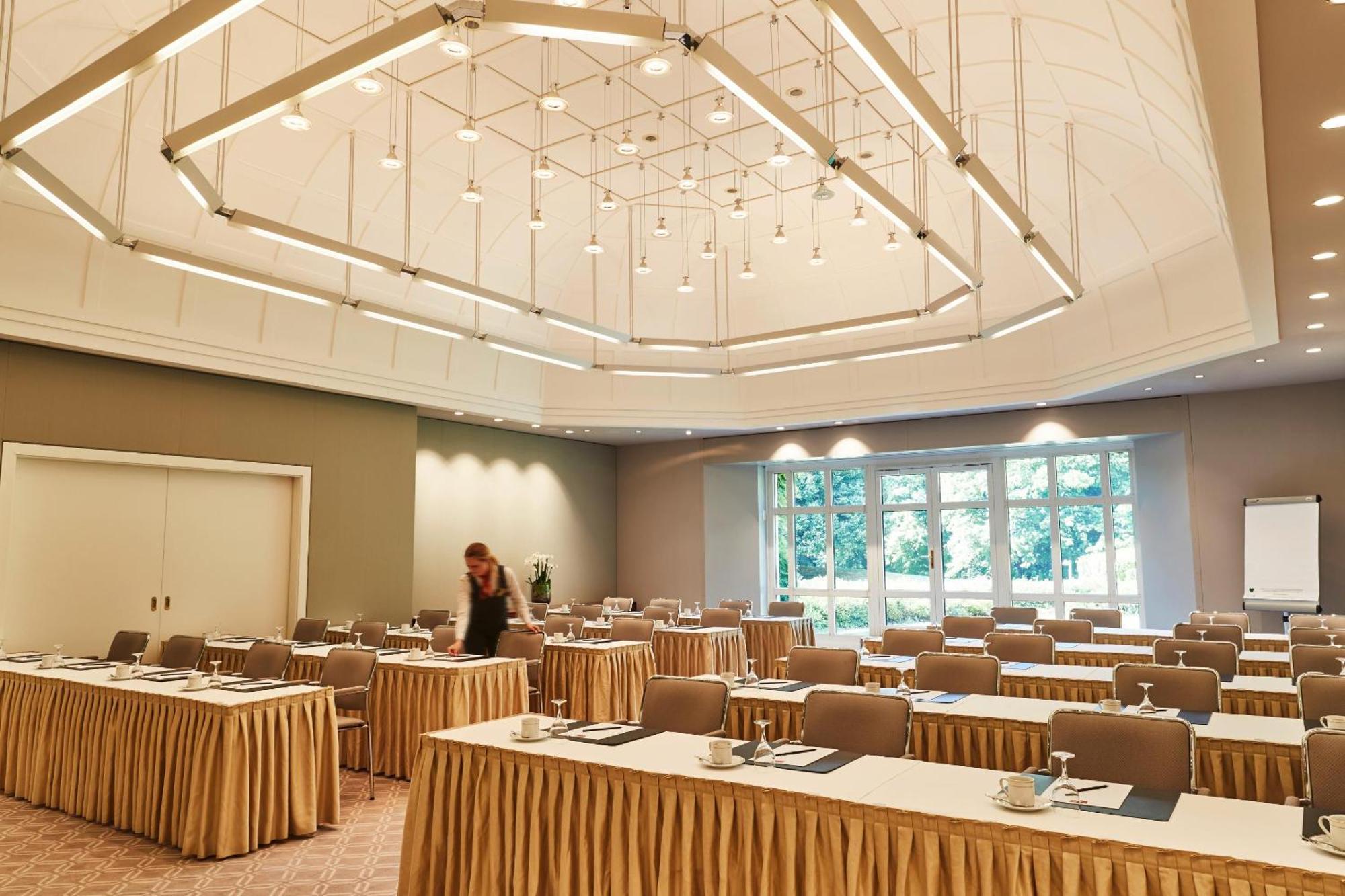 Steigenberger Icon Grandhotel & Spa Petersberg Königswinter Dış mekan fotoğraf The conference centre